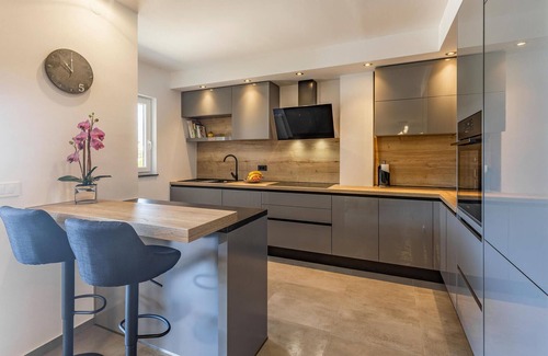 Sajini Appartement | Superbe appartement de 3 chambres à.