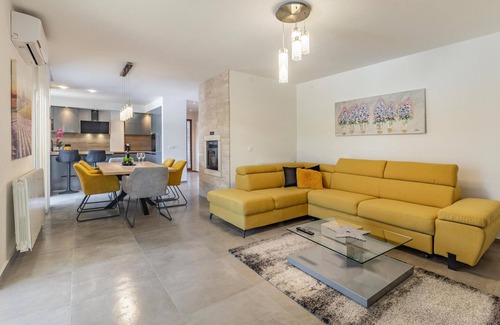 Sajini Appartement | Superbe appartement de 3 chambres à.
