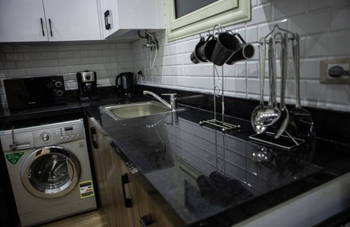 Al Duqqi Appartement | 3-bedroom apartment in perfect Giza Governorate with AC, WiFi