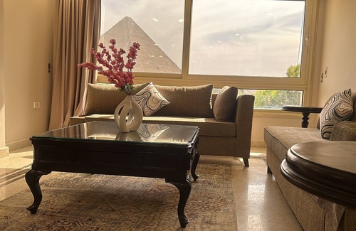 Giza Appartement | 3-bedroom apartment in nice direct pyramids view with AC, WiFi