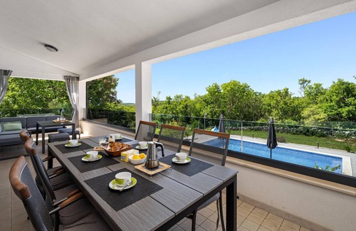 Trget Maison | 3 bedroom awesome home in Trgetari