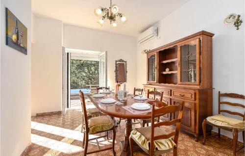 Srinjine Maison | 3 Bedroom Awesome Home In Srinjine