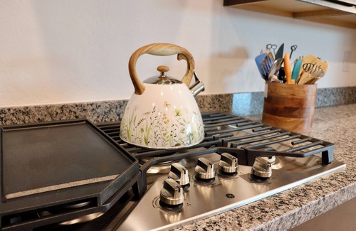 Surprise Maison | 3-bedroom building in phenomenal Surprise with WiFi, AC