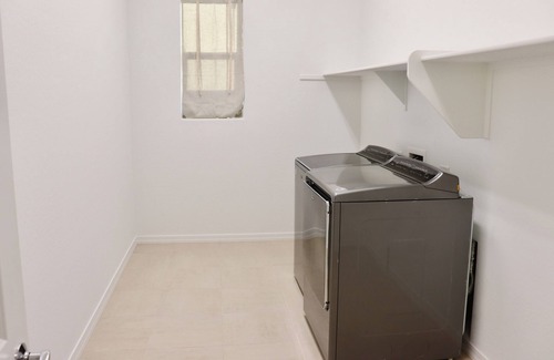 Surprise Maison | 3-bedroom building in phenomenal Surprise with WiFi, AC