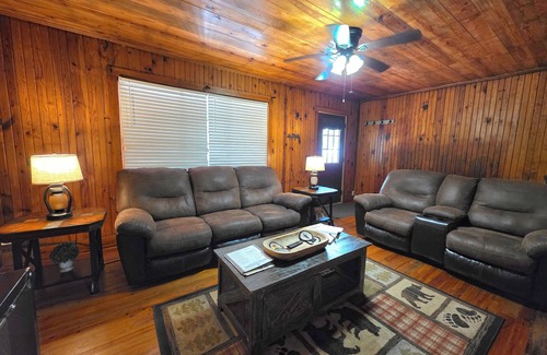 Mena Cabine | 3 Bedroom Cabin, slps up to 8, bring your ATV or rent on from us, 3 miles to WPG