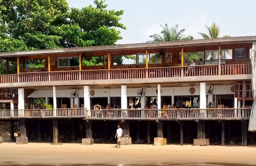 Kribi Chalet De Ski | Chalet 3 Chambres 6 adultes Acacia 50 M² coté forêt Accès Piscine Plage Wifi