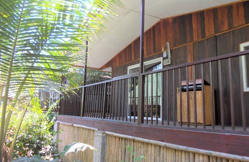 Kribi Chalet De Ski | Chalet 3 Chambres 6 adultes Acacia 50 M² coté forêt Accès Piscine Plage Wifi