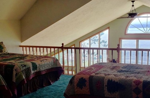 Inlet Chalet De Ski | 3-bedroom Chalet at Eagle Bay Village with a Loft Sleeps 12