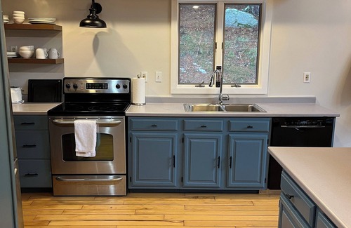 Bradford Chalet De Ski | 3-bedroom chalet next to skiing, hiking, boating and breweries