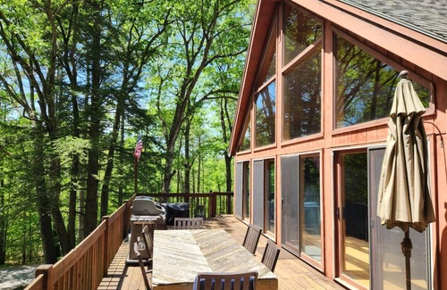 Bradford Chalet De Ski | 3-bedroom chalet next to skiing, hiking, boating and breweries