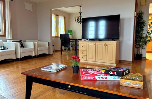 Hamilton Cottage | 3-bedroom cottage with WiFi and AC in Dunnville