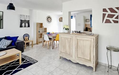 Saint-Gaultier Maison | 3 Bedroom Cozy Home In Saint-Gaultier