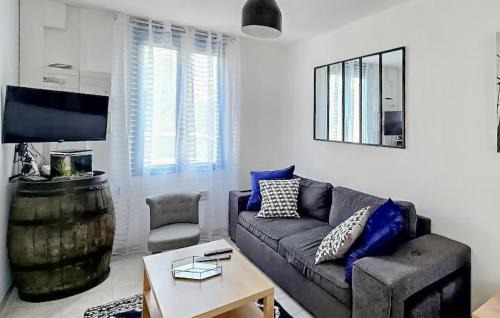 Saint-Gaultier Maison | 3 Bedroom Cozy Home In Saint-Gaultier