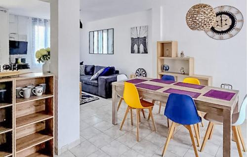 Saint-Gaultier Maison | 3 Bedroom Cozy Home In Saint-Gaultier
