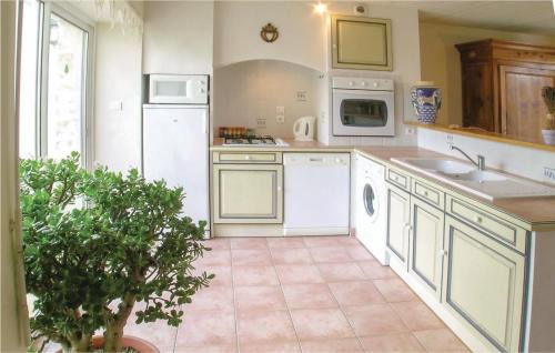 La Jonchere Maison | 3 Bedroom Cozy Home In La Jonchere