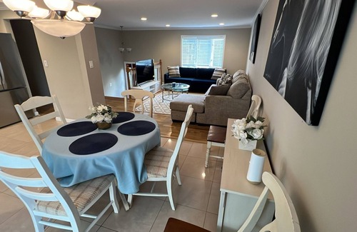 Long Island Maison | 3-bedroom cozy home in wonderful Selden , Great location close to all.