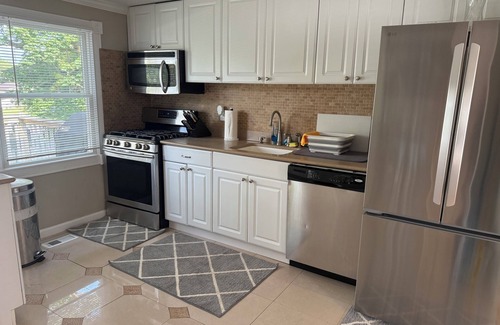 Long Island Maison | 3-bedroom cozy home in wonderful Selden , Great location close to all.