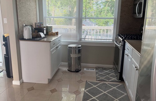 Long Island Maison | 3-bedroom cozy home in wonderful Selden , Great location close to all.