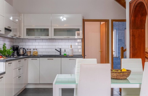 Municipality of Zminj Maison | Maison confortable de 3 chambres à.