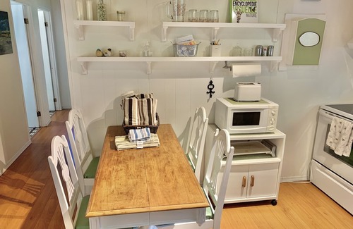 Beaconia Cottage | 3 Bedroom Cozy/Private All Season Cabin - Near The Lake - Screened in Hot Tub