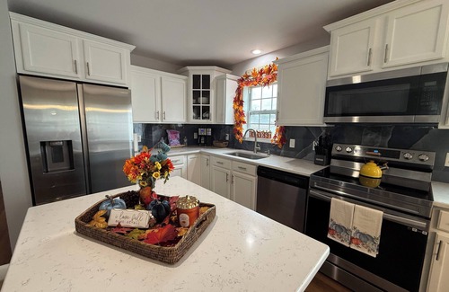 Villas Maison | 3 bedroom cute home walking distance to Bay in lower township