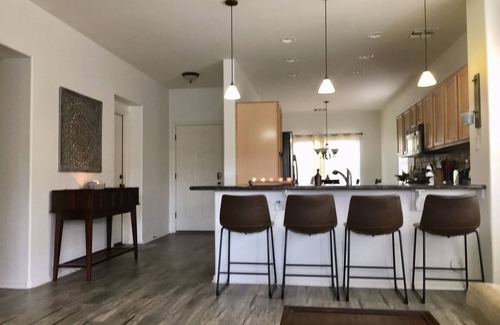 San Tan Valley Maison | Éleveur confortable de 3 chambres + den avec piscine chauffée à Johnson Ranch