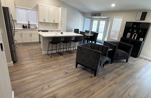 Glendale Maison | 3 Bedroom-Fall Football Getaway – Pool Home near State Farm Stadium- 15 min walk