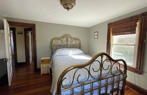 South Glastonbury Autre | 3-bedroom farmhouse in Glastonbury on working farm & vineyard