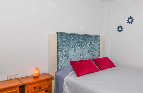El Roc de Sant Gaieta Appartement | 3 bedroom flat, with communal pool and 5 minutes from the beach.