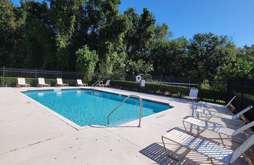 Windwood Bay Maison | 3-bedroom "FRIENDS" TV Show themed townhome in fabulous Davenport