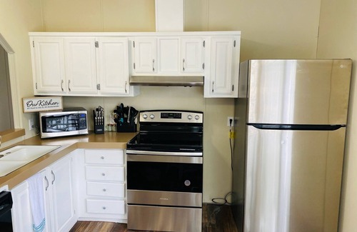 Monticello Maison | 3 bedroom Game room home 10 minutes from Indiana Beach