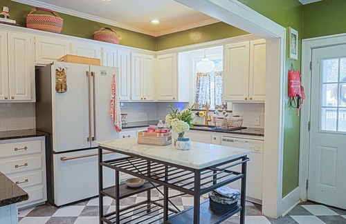 Central Oklahoma City Maison | 3-bedroom Gardener's Cottage in peaceful Oklahoma City with gorgeous back patio