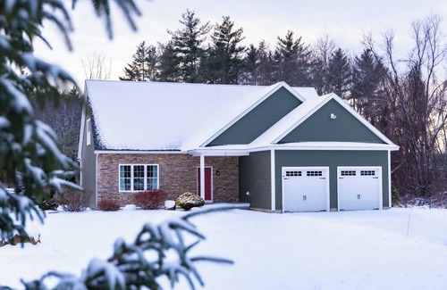 Berwick Maison | 3-bedroom hidden gem house in New Hampshire with fire pit