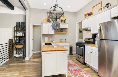 West Seventh Maison | 3-bedroom historic home walking distance Downtown & Xcel center 12 min to MSP