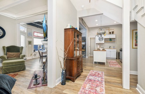 West Seventh Maison | 3-bedroom historic home walking distance Downtown & Xcel center 12 min to MSP
