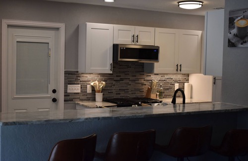 Lawton Maison | 3-bedroom home in Lawton near Ft Sill with large yard, pool and Chefs kitchen