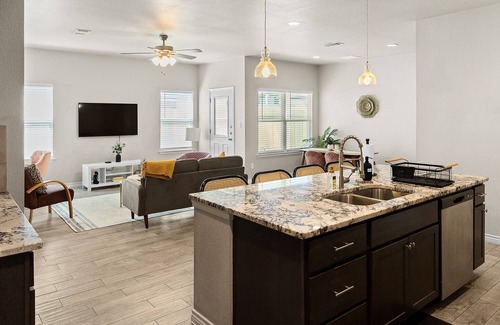 Jarrell Maison | 3-bedroom home in marvelous Jarrell where country meets style