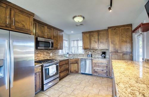 Midland Maison | 3-bedroom home in Old Midland/Downtown Area w/ spacious backyard and fireplace