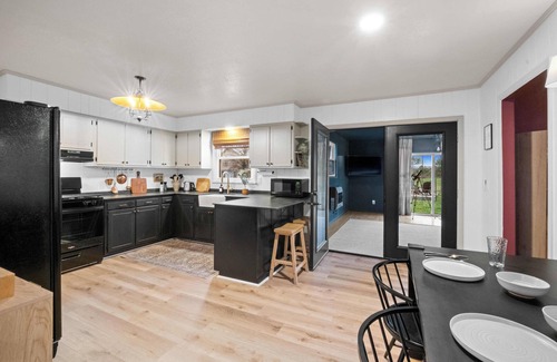 Summerlee Maison | 3-bedroom home located just minutes from NRG featuring a fire pit/indoor hot tub