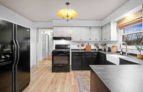 Summerlee Maison | 3-bedroom home located just minutes from NRG featuring a fire pit/indoor hot tub