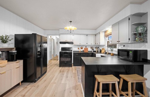 Summerlee Maison | 3-bedroom home located just minutes from NRG featuring a fire pit/indoor hot tub