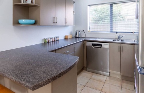 Sydenham Appartement | 3 Bedroom Home With Garage & Extra Car Park