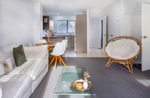 Sydenham Appartement | 3 Bedroom Home With Garage & Extra Car Park