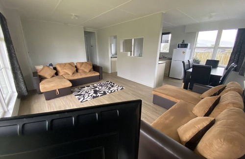 Kawaha Point Maison | 3 Bedroom House, 3 Frank St, Rotorua