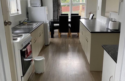 Kawaha Point Maison | 3 Bedroom House, 3 Frank St, Rotorua
