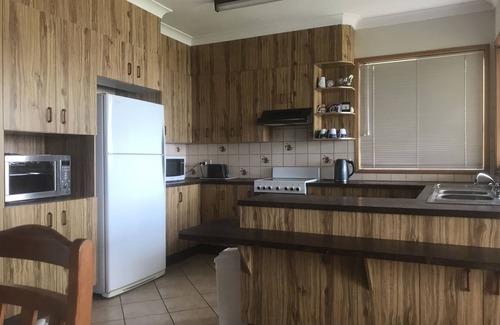Greenwell Point Maison | 3 Bedroom house, right on the river, own private jetty