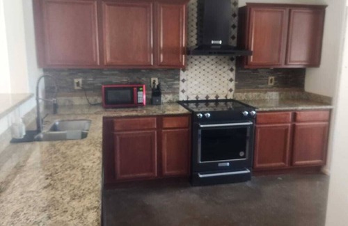 Canyon Trails Maison | 3-bedroom house backyard oasis Pool, dogs ok, free WiFi in Goodyear