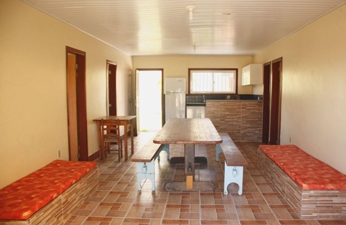 Garopaba Maison | Maison de 3 chambres pouvant accueillir jusqu'à 8 personnes à 50m de la plage.