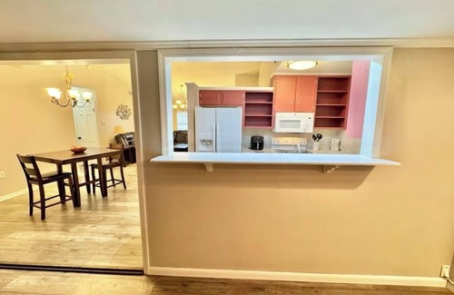 Fitzgerald Maison | 3-bedroom house in charming Fitzgerald with WiFi, AC. Enjoy your stay.