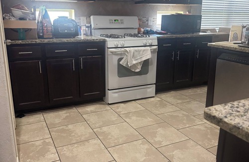 Houston Maison | 3-bedroom house in charming Houston with AC